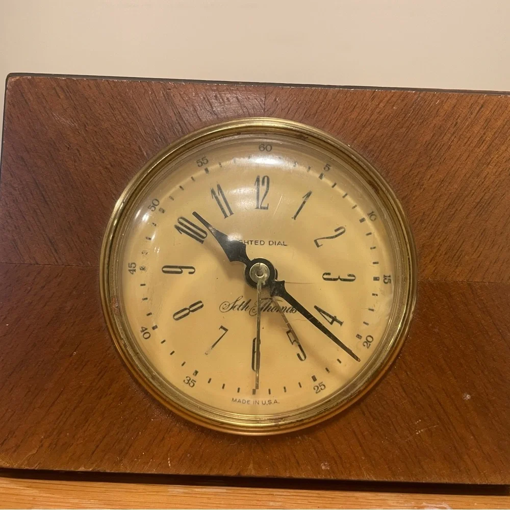 Seth Thomas Classic Cream and wood mantle Clock